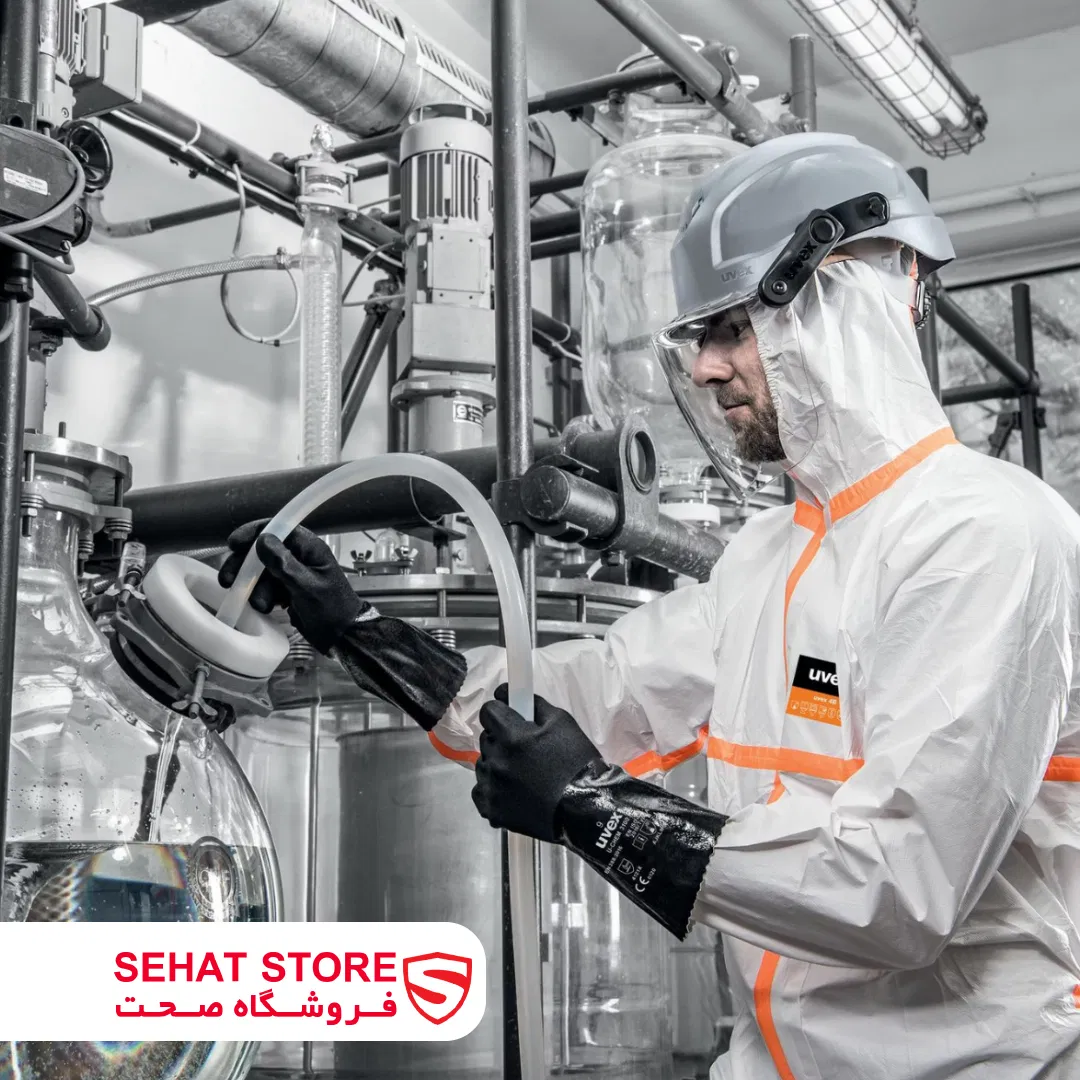 دستکش ضد حلال یووکس مدل uvex u-chem 3100 درحال استفاده محصولات فروشگاه صحت